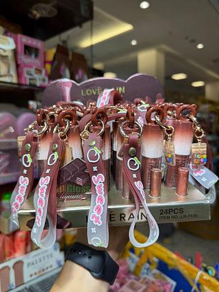 Lip gloss chocolate love rain (box c/24 unidades)