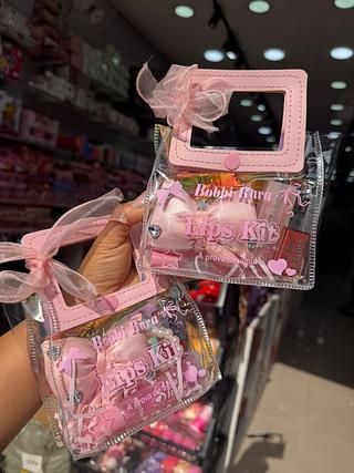Kit gloss chaveiro e lip balm bobbi rara