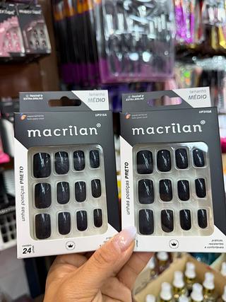 Unha preta Macrilan