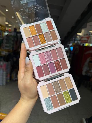 Paleta de sombras spicy yvisiy (box c/24) somente cores que estiverem disponíveis