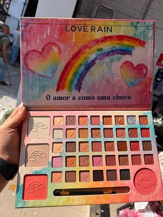 Paleta de sombras o amor é como uma chuva love rain