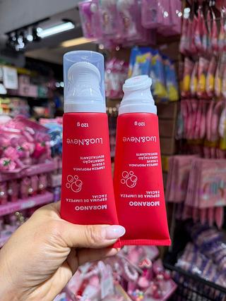 Espuma de limpeza morango lua e neve